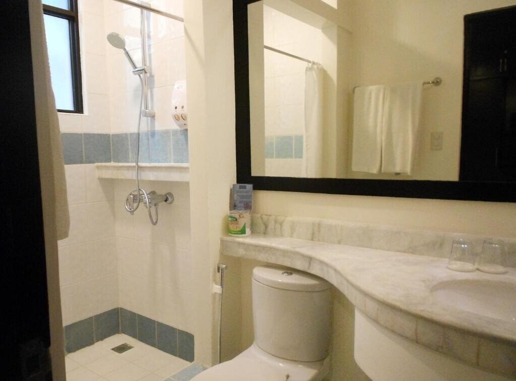 Фотографія One Crescent Place Hotel 4*