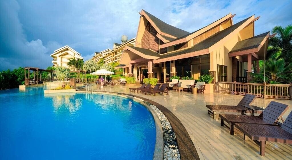Отель Alta Vista De Boracay Resort 3*