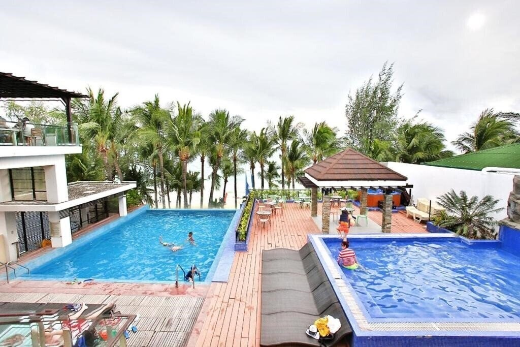 Фотографія Crown Regency Beach Resort 3*