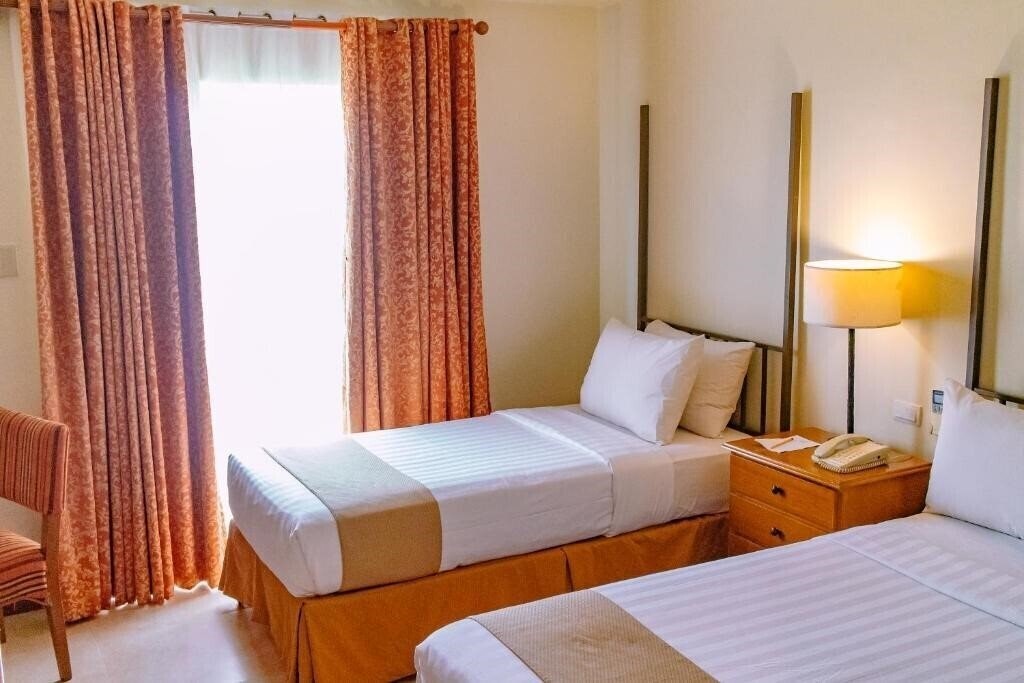 Фото Crown Regency Prince Resort 3*