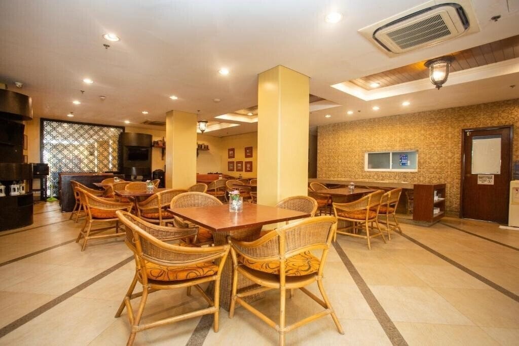 Картинка Crown Regency Prince Resort 3*
