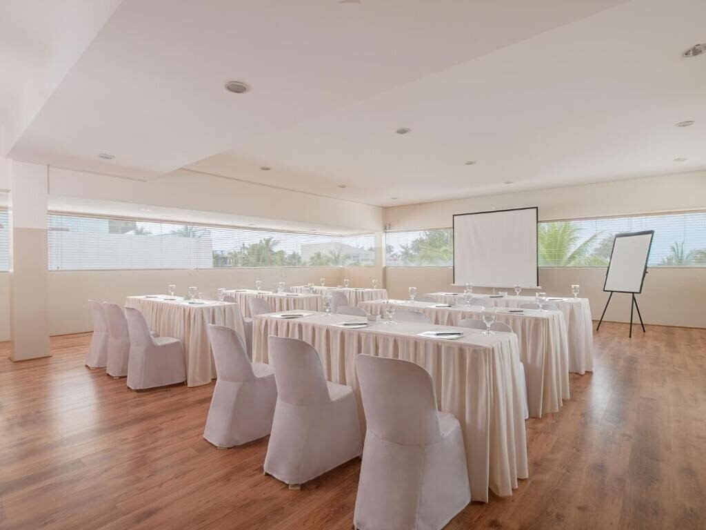 Картинка The Tides Boracay 3*