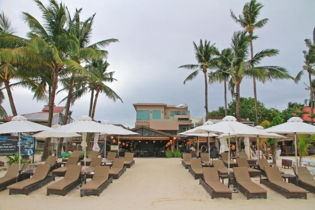 Готель Two Seasons Boracay 4*