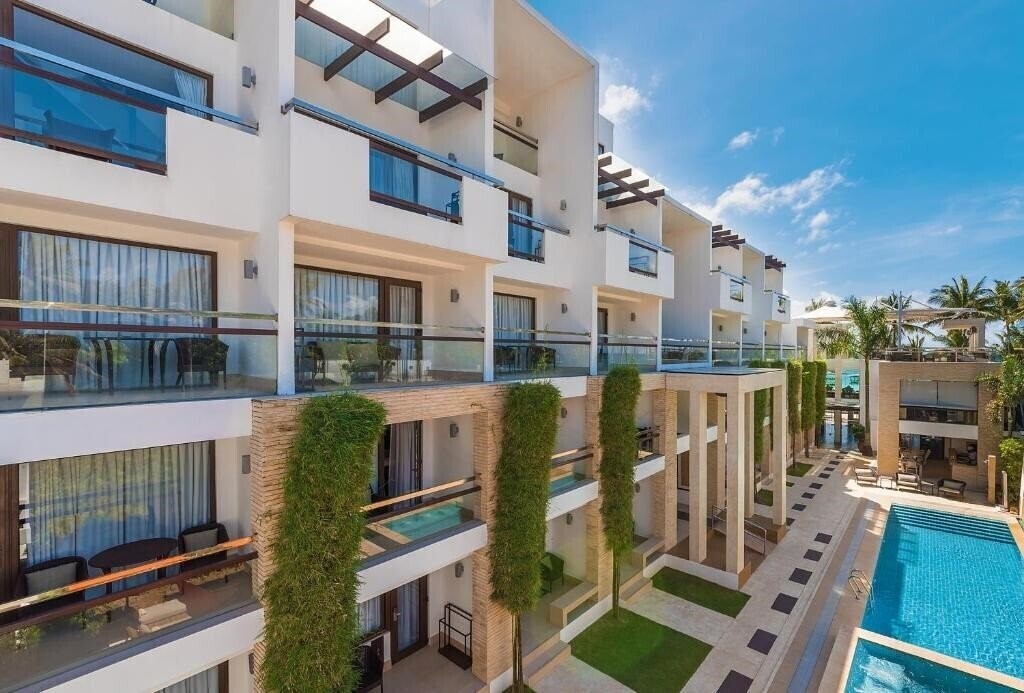 Отель The District Boracay 4*