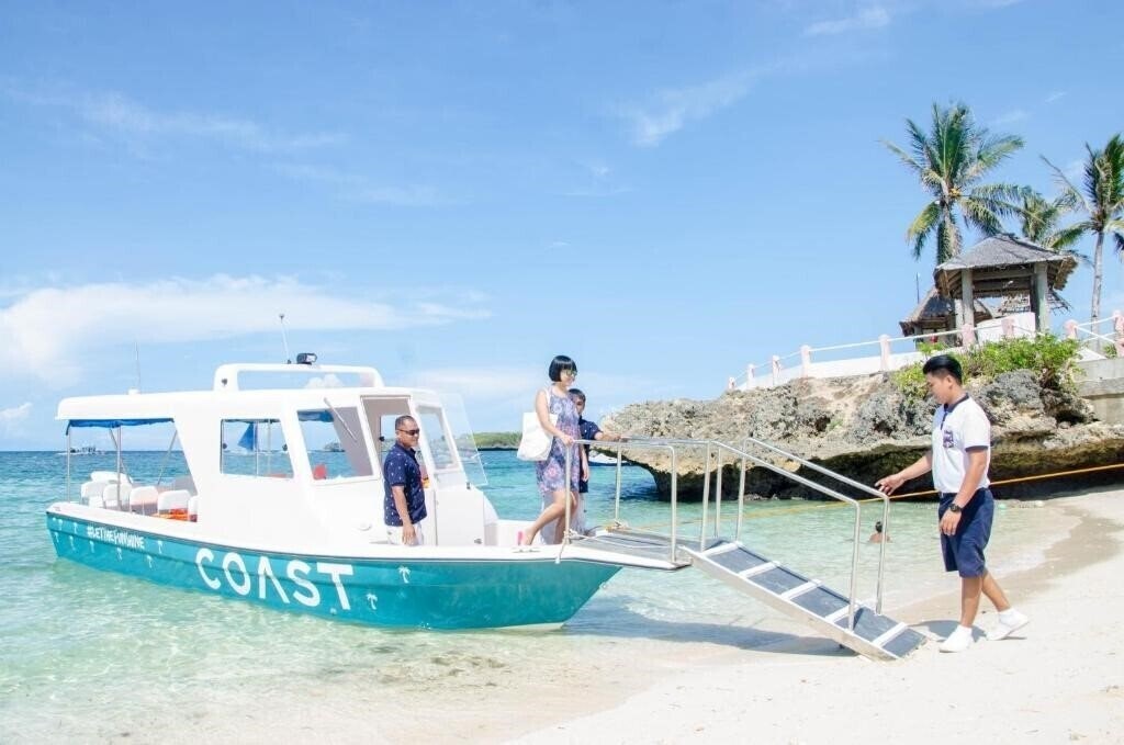 Готель Coast Boracay 4*
