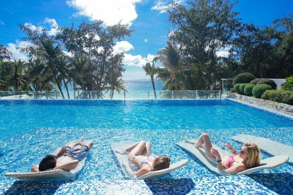 Отель Boracay Uptown 4*