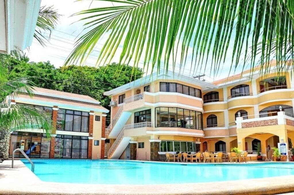Отель Boracay Holiday Resort 3*