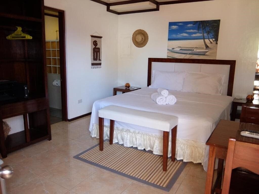 Отель Greenyard Inn 2*