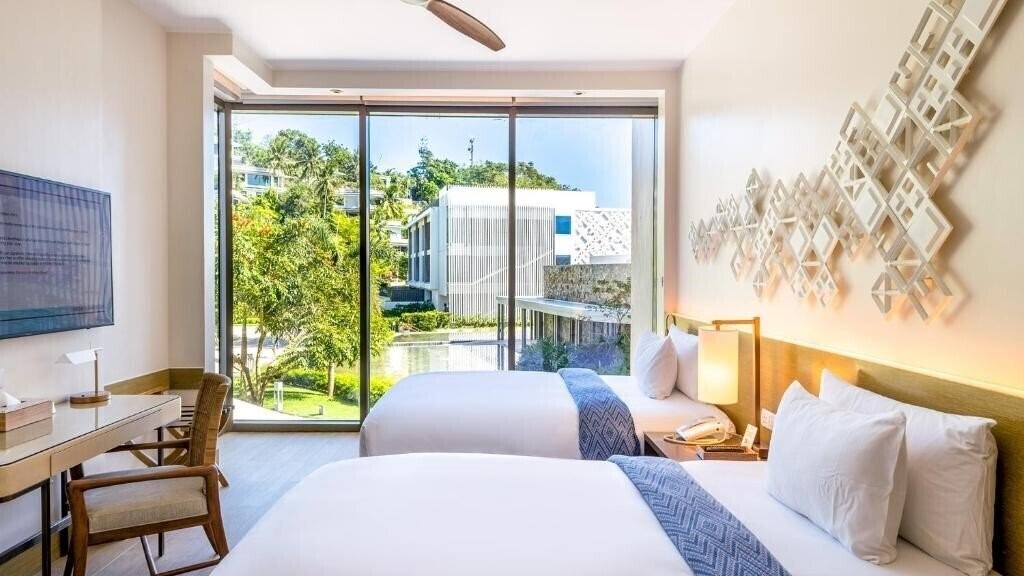 Отель Crimson Resort & Spa Boracay 5*