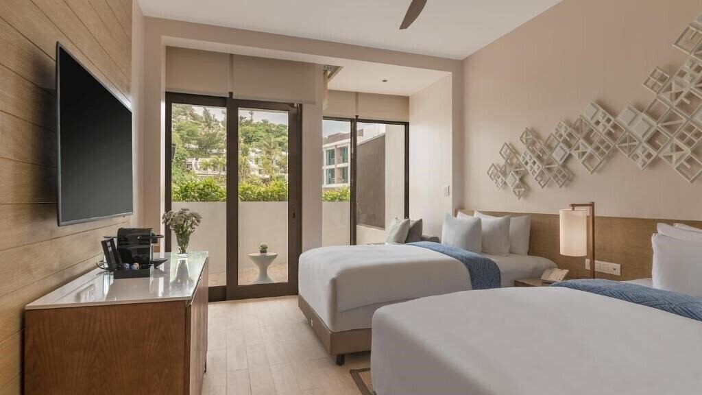 Картинка Crimson Resort & Spa Boracay 5*