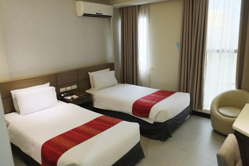 Фотографія Castle Peak Hotel 3*