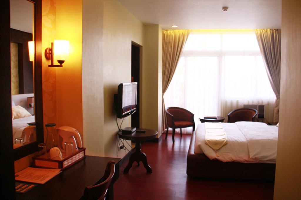 Фотографія San Remigio Pensionne Suites 3*