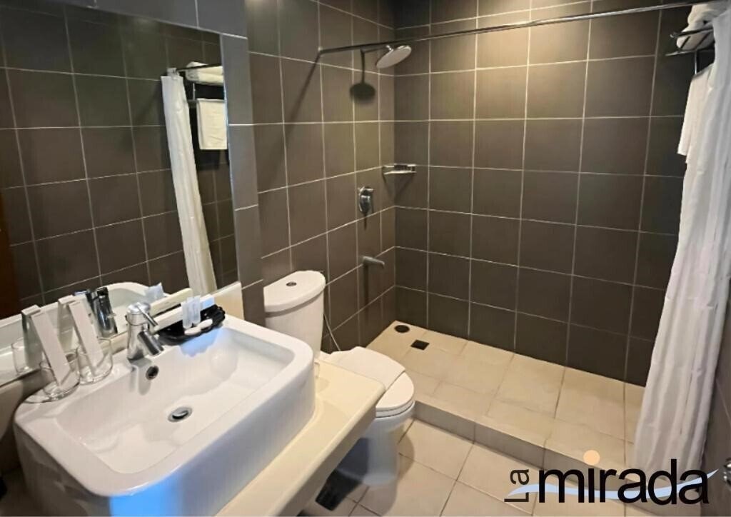 Фотографія La Mirada Hotel 3*