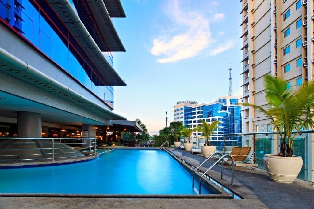 Отель Cebu Parklane International Hotel 3*