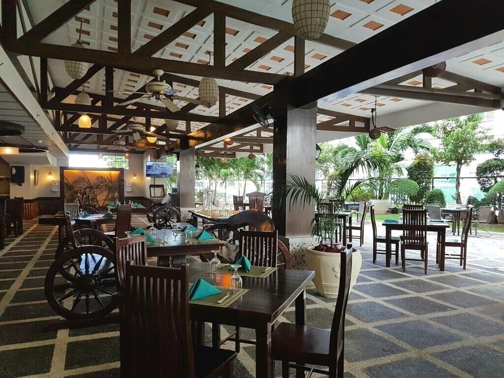 Фото Cebu Parklane International Hotel 3*