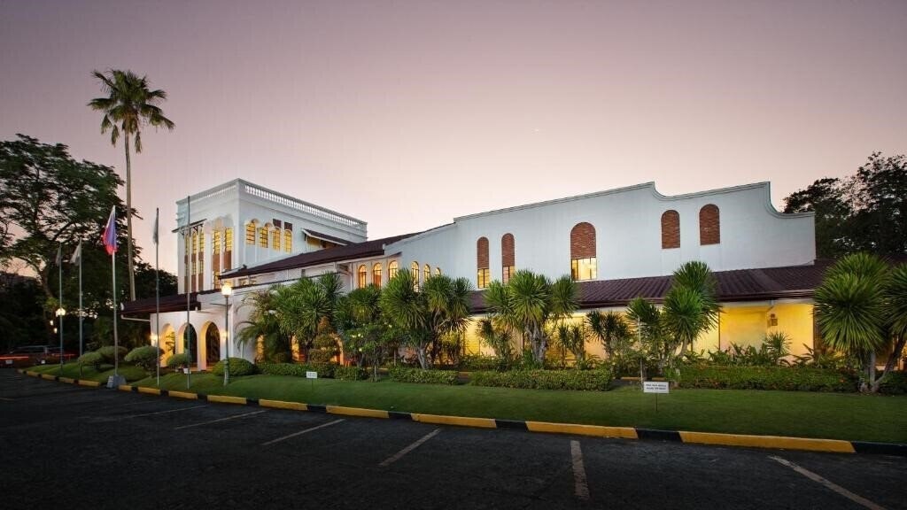 Готель Montebello Villa Hotel 3*