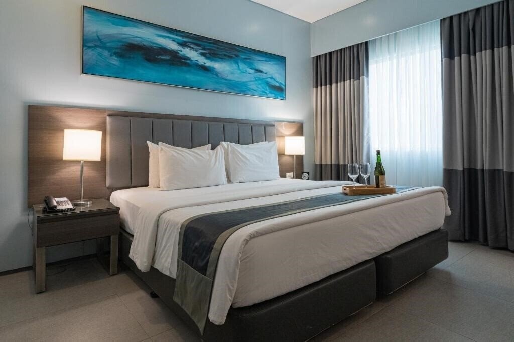 Фото Bayfront Hotel Cebu Capitol Site 3*