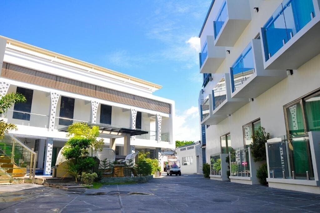 Готель Eloisa Royal Suites 3*