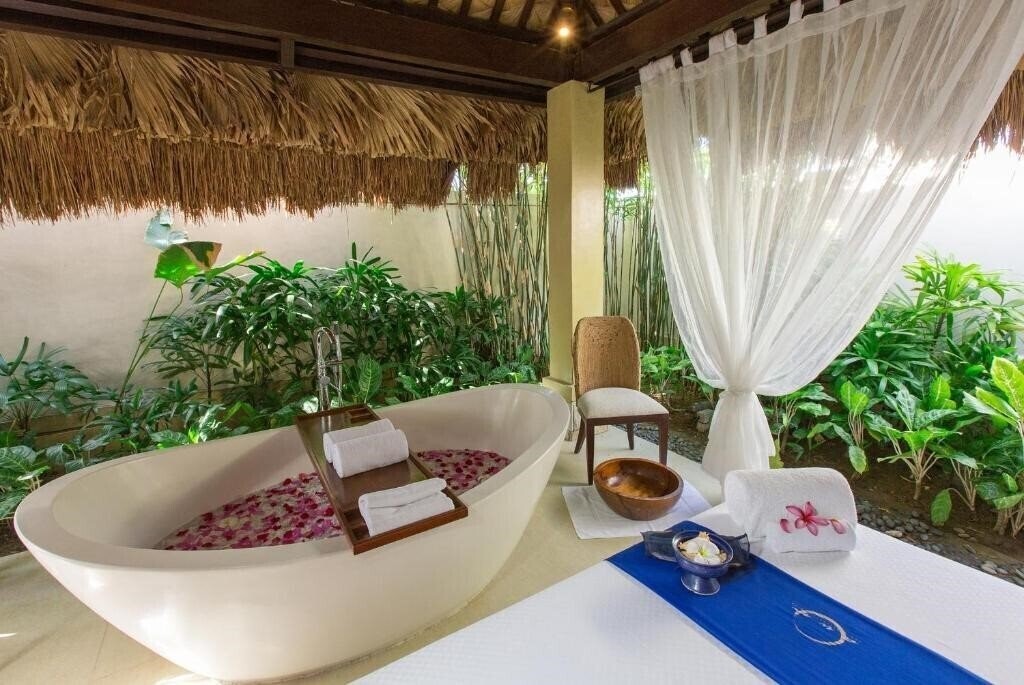Картинка Crimson Resort & Spa Mactan 5*