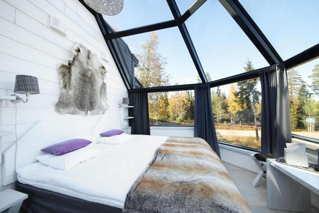 Готель Santa's Hotel Aurora & Igloos 4*