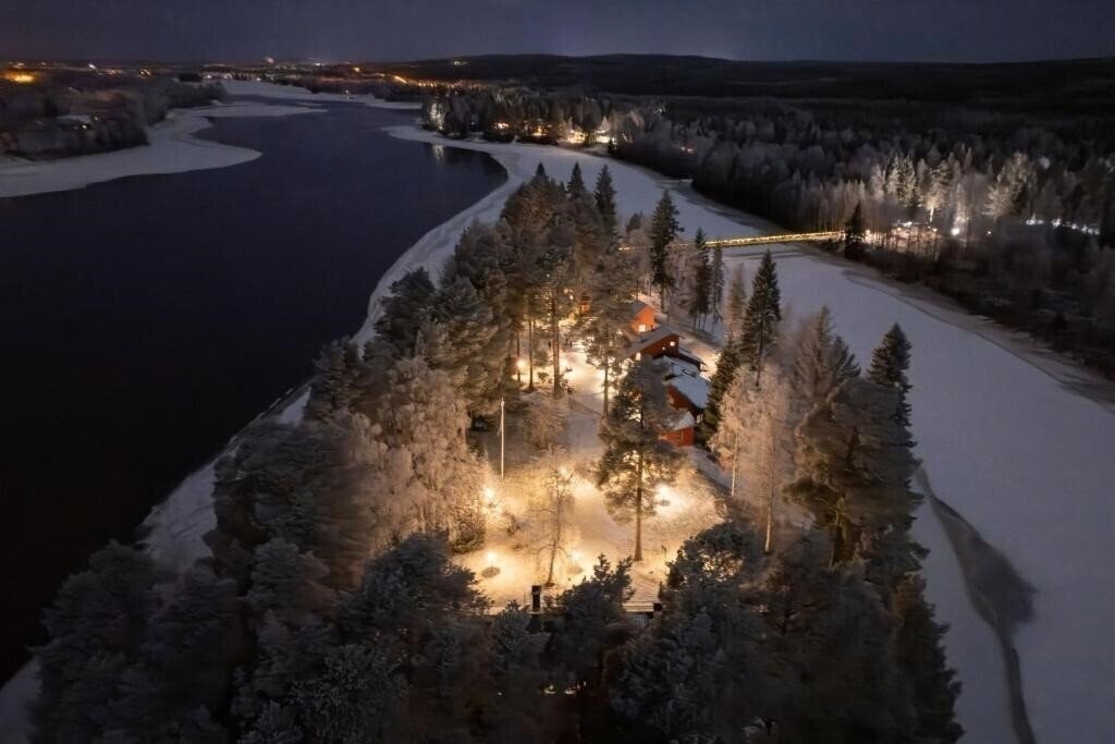 Готель Aino Private Island Hotel 4*