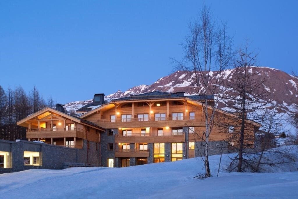 Отель Lagrange Vacances L'Alpenrose 4*