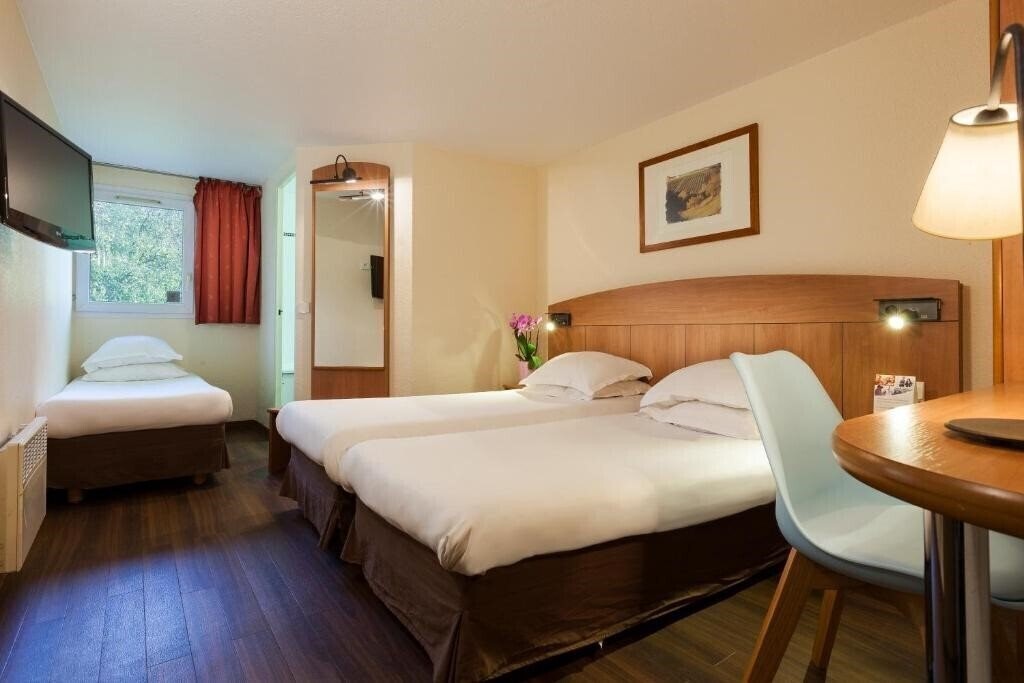Фото B&B Hotel Amiens Centre Cathedrale 3*