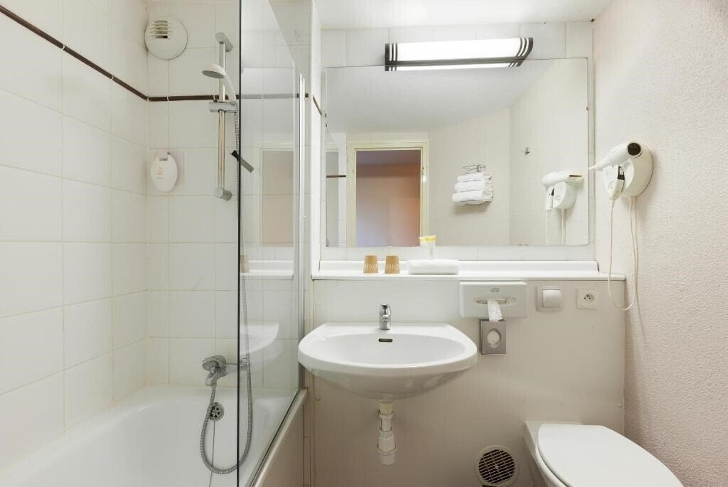 Фотографія B&B Hotel Amiens Centre Cathedrale 3*