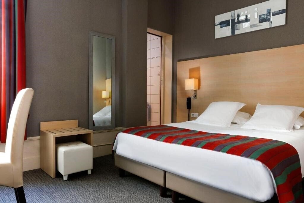 Готель Grand Hotel de l'Univers 3*