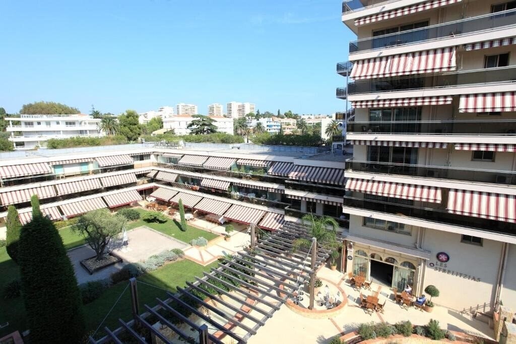 Отель The Originals Boutique, Hotel Les Strelitzias, Antibes Ouest 3*
