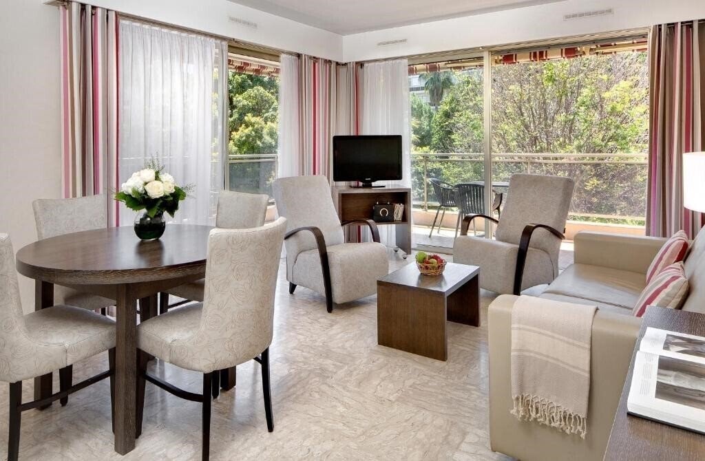 Картинка Hotel The Originals Residence Les Strelitzias 3*