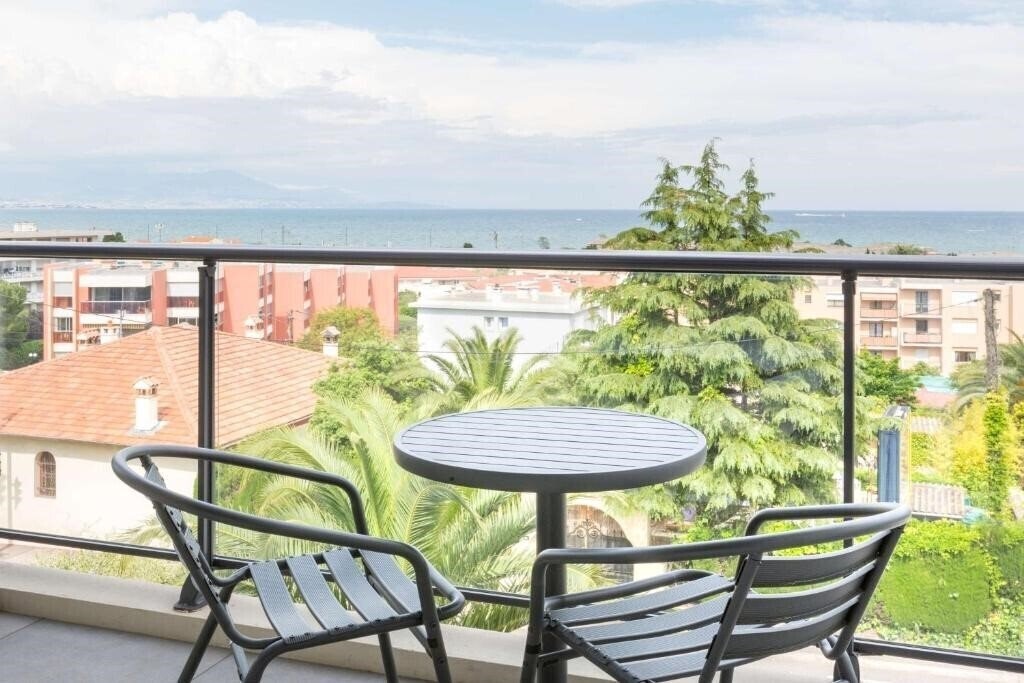 Отель Best Western Plus Antibes Riviera 4*