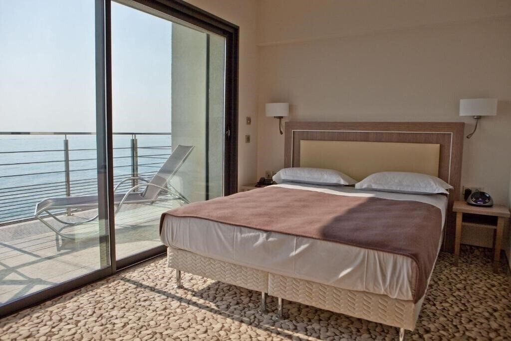 Картинка Villa Azur (Villeneuve-Loubet) 4*