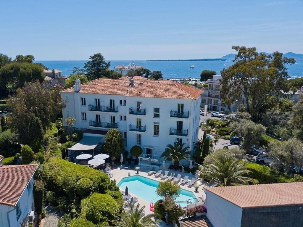 Готель La Villa Cap D’Antibes 4*