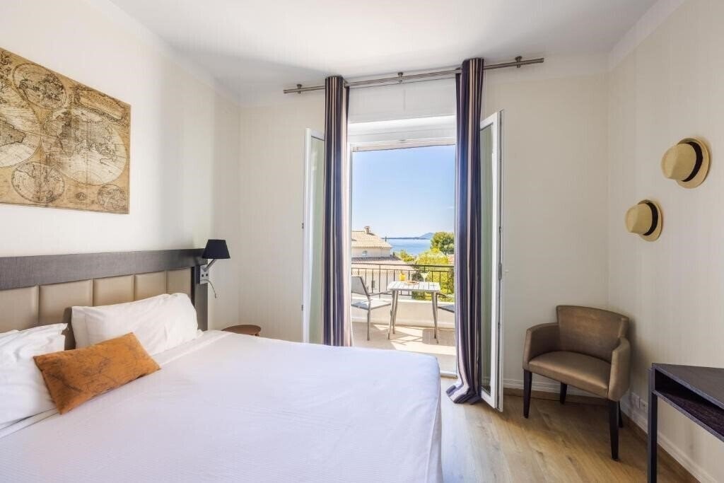 Фото La Villa Cap D’Antibes 4*