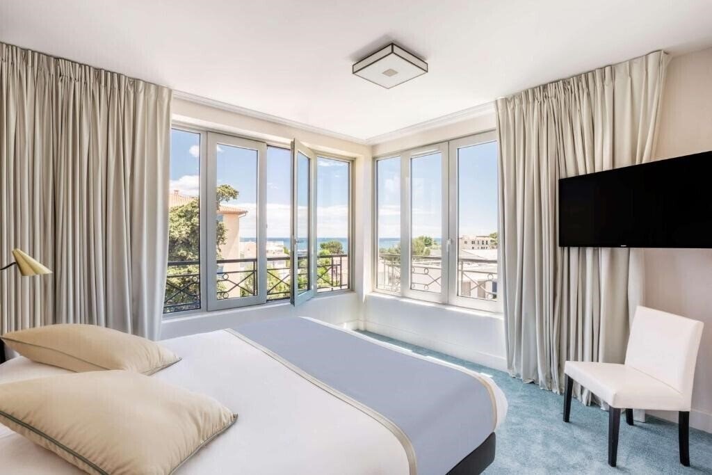 Отель Best Western Journel Antibes-Juan-Les-Pins 3*