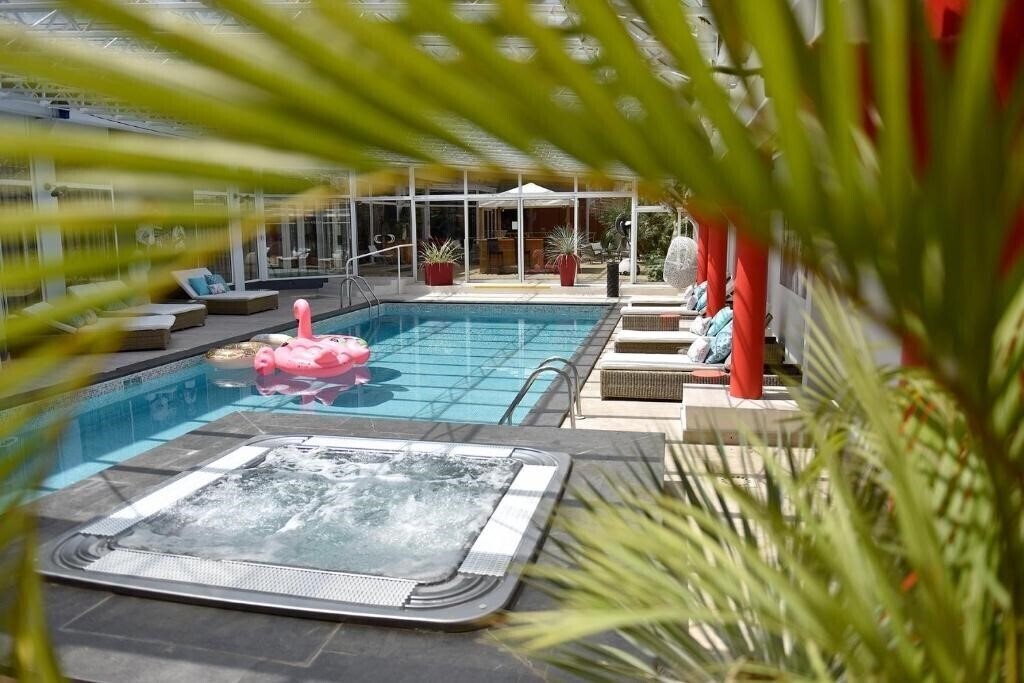 Отель Arles Plaza 4*