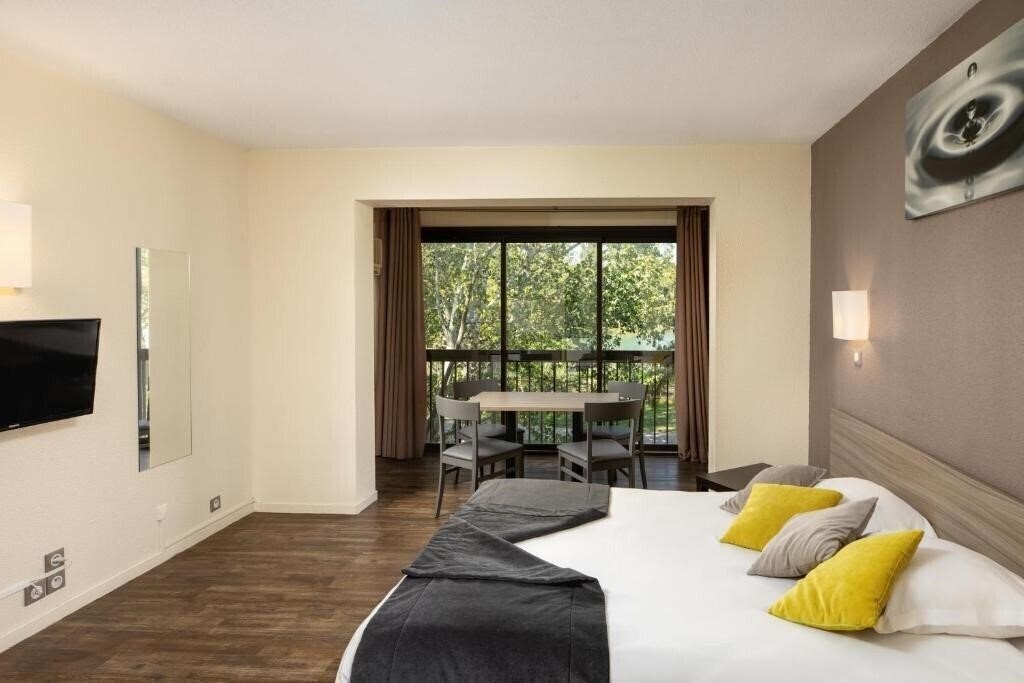 Фото Sowell Family Les Amandiers 4*