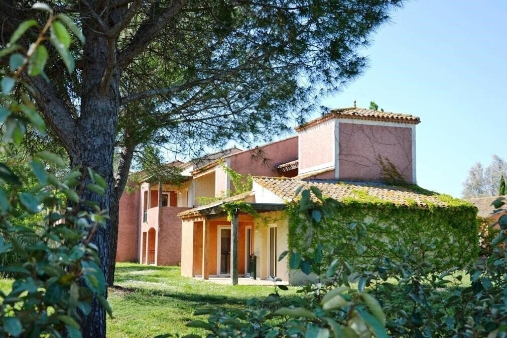Отель Sowell Residence Les Hameaux De Camargue 3*