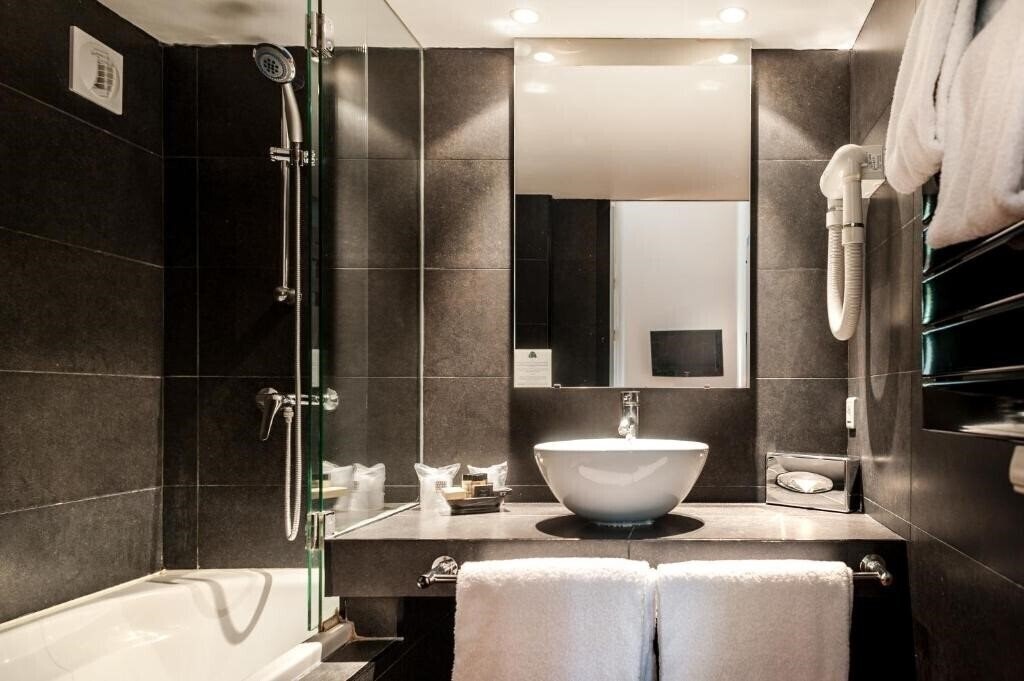 Фотографія Hotel Cloitre Saint Louis 4*