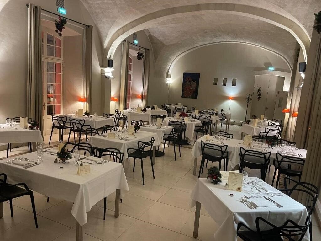 Картинка Hotel Cloitre Saint Louis 4*