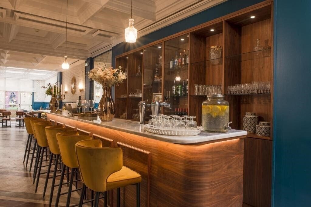 Готель Hotel Le Bristol Avignon 4*