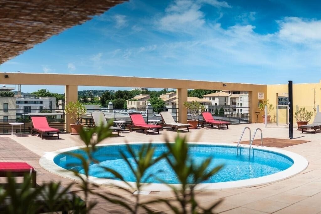 Готель Avignon Grand Hotel 4*