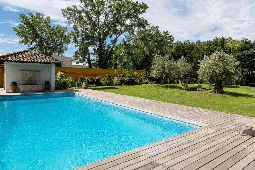 Отель Best Western Plus Le Lavarin 4*