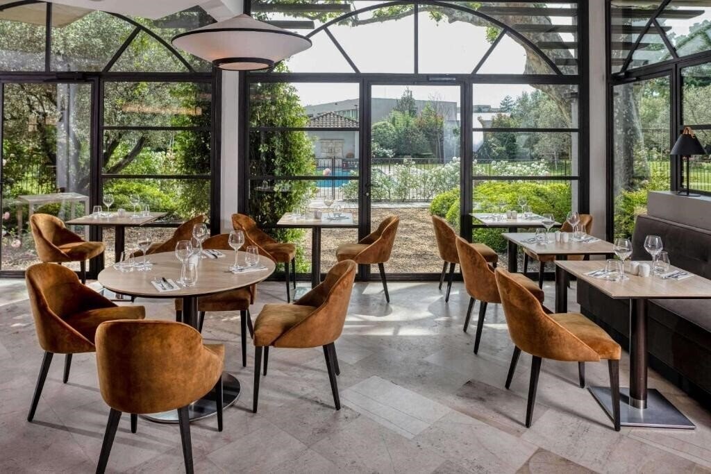 Фотография Best Western Plus Le Lavarin 4*
