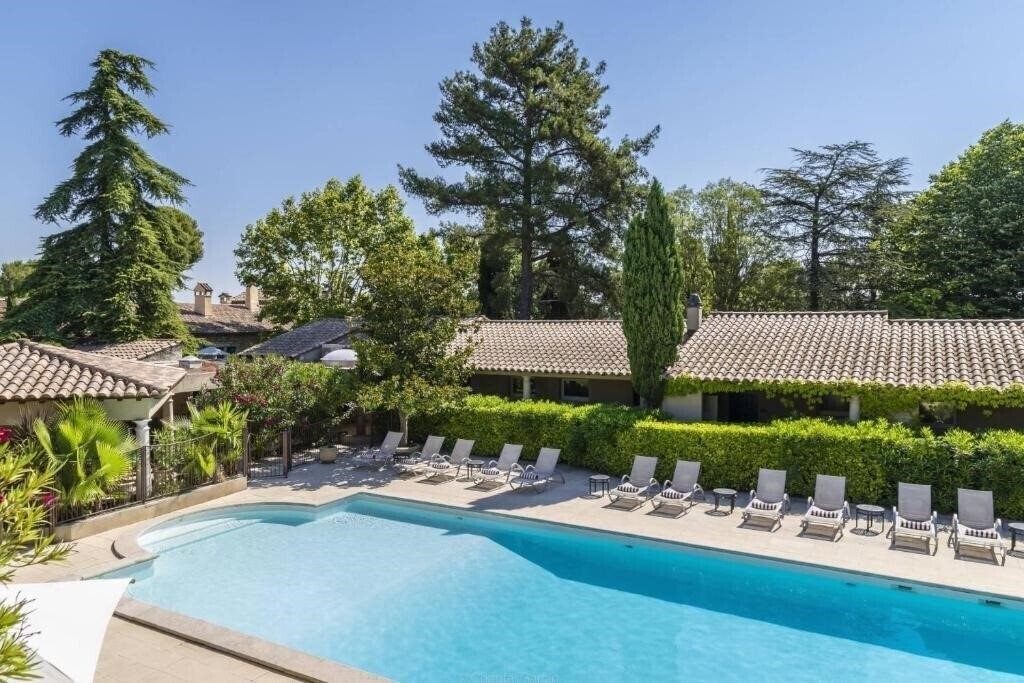 Готель Hotel La Magnaneraie 4*