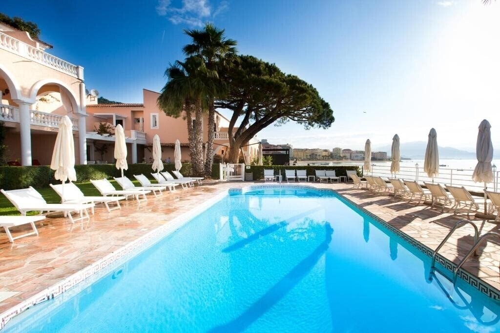 Отель Hotel Les Mouettes 4*