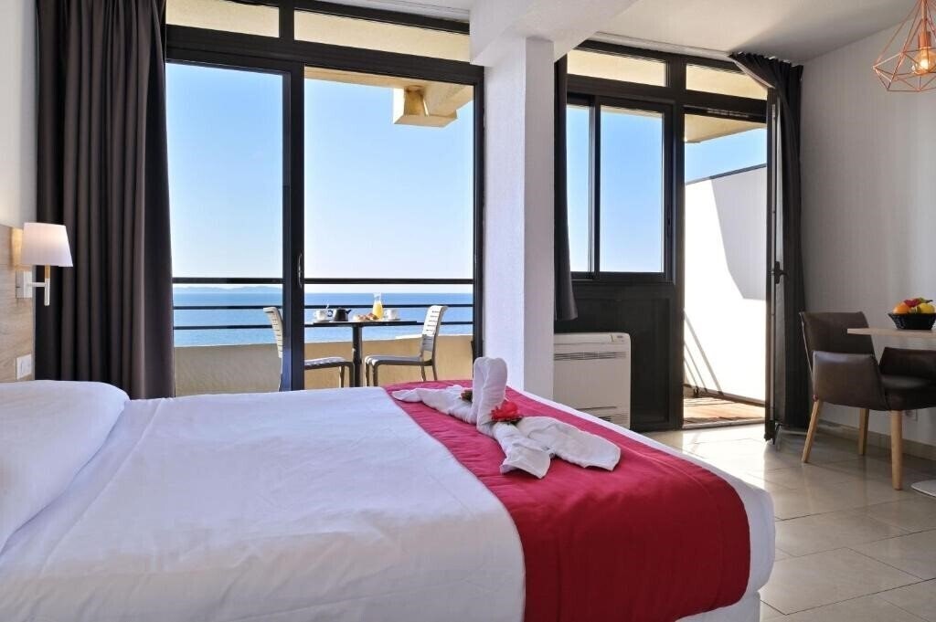 Фото Residence Les Calanques 3*