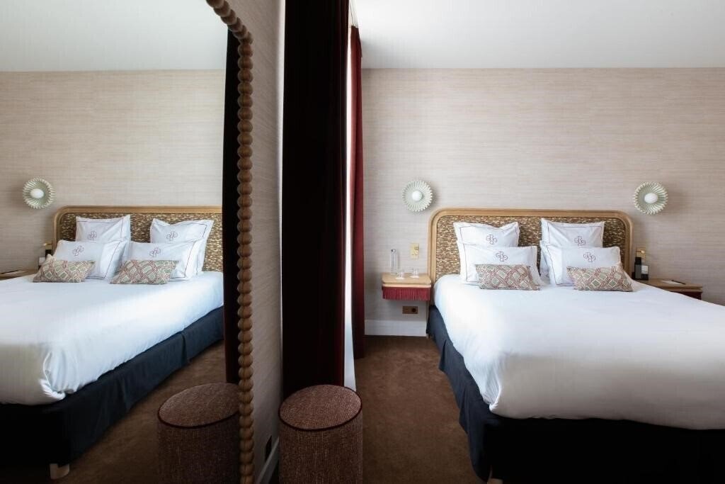 Готель Chapeau Rouge 4*