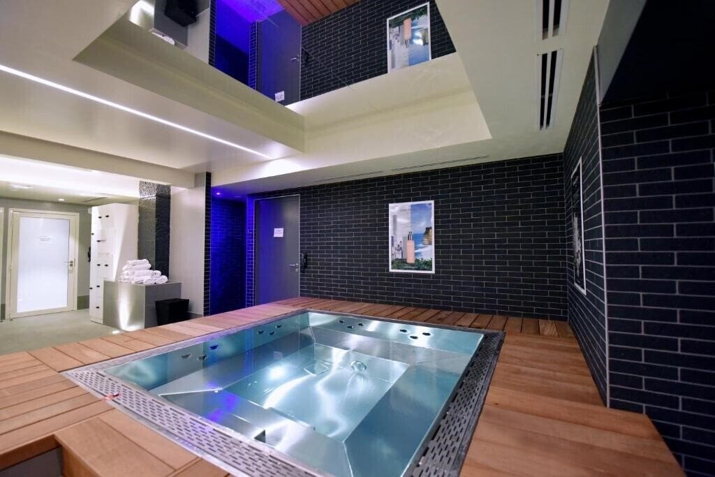 Отель Hotel Kyriad Dijon Gare 3*